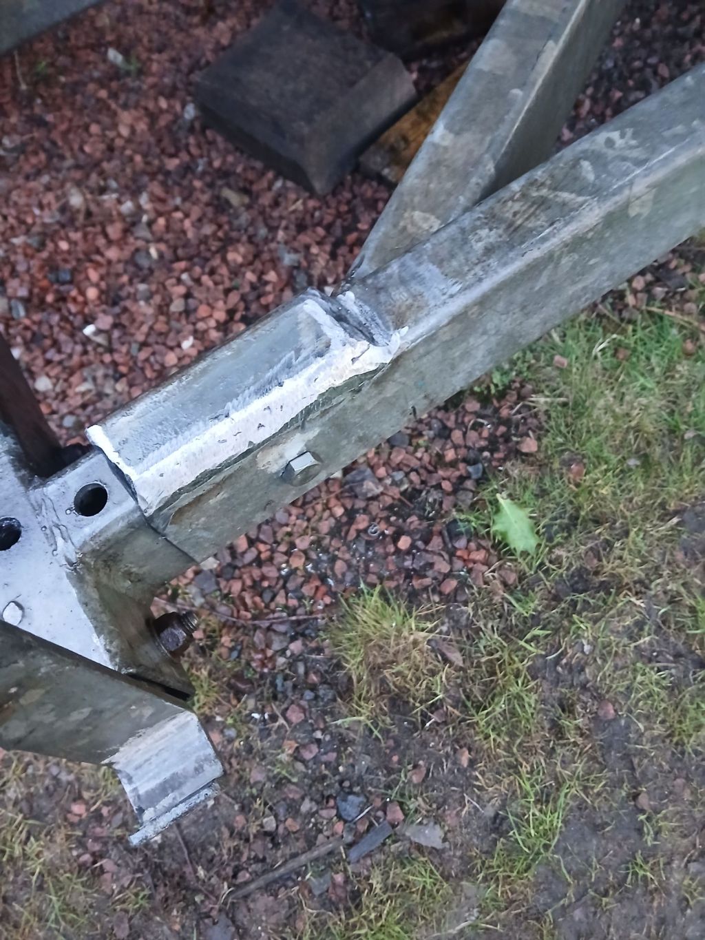 Installing the Removable Aft Support Cross&nbsp;Member